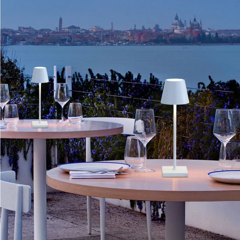 Lampada da tavolo LED wireless Chalise