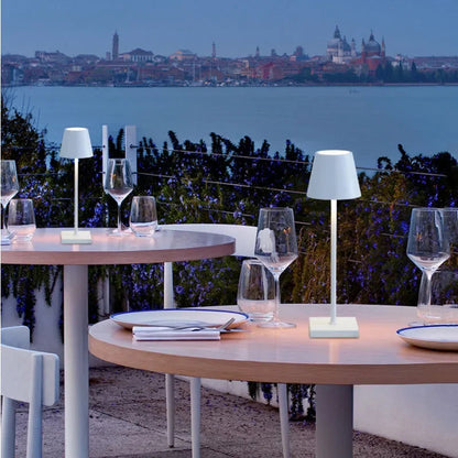 Lampada da tavolo LED wireless Chalise